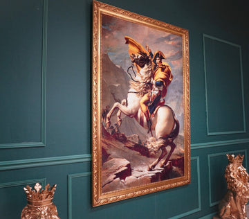 ‘Napoleon steekt de Alpen over’ – Velours Schilderij met Luxe Barok Lijst